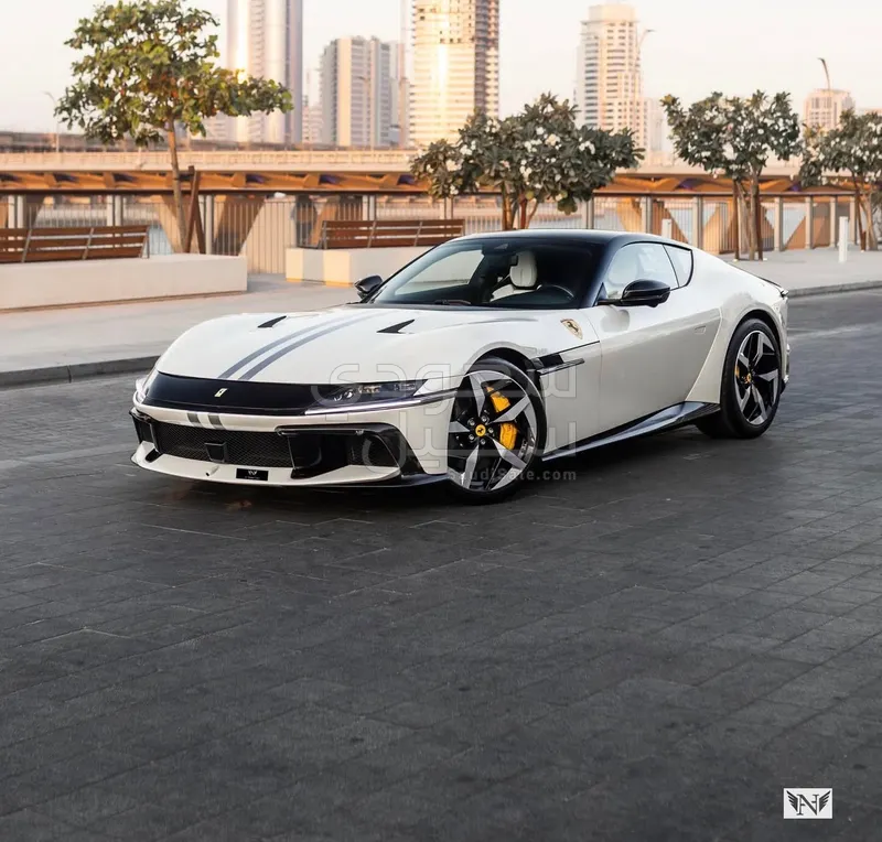 2025 فيراري 12 سيليندر