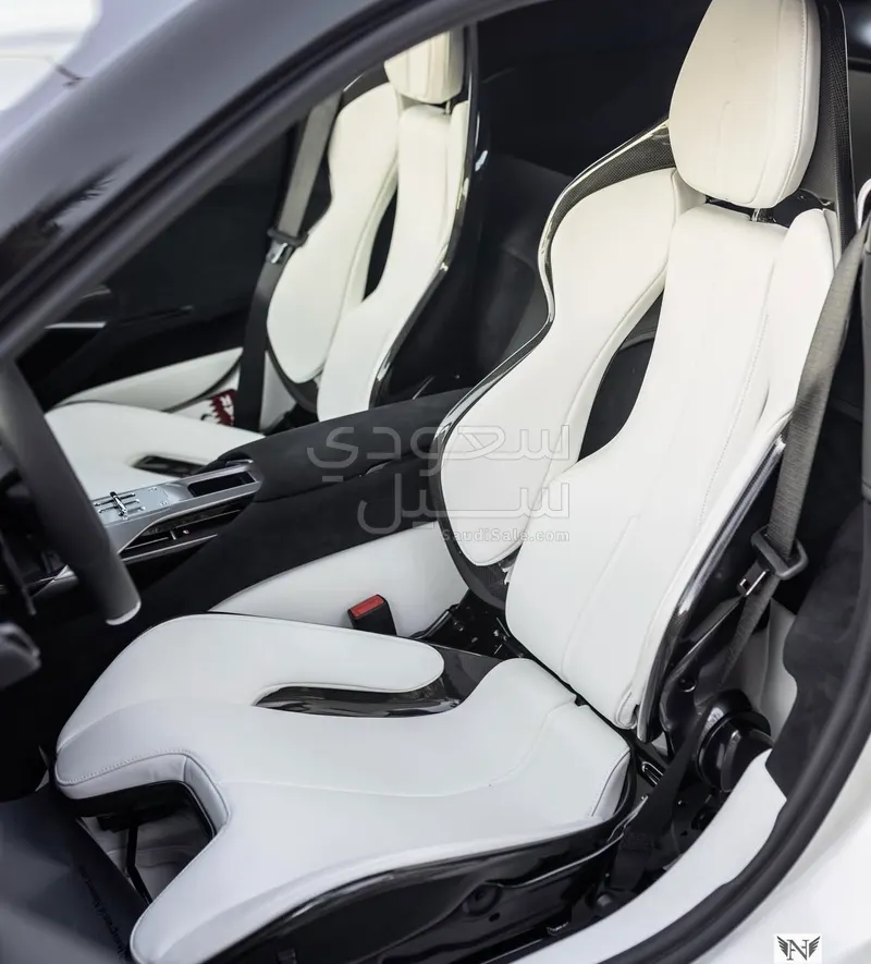 2025 فيراري 12 سيليندر