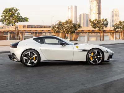 2025 فيراري 12 سيليندر