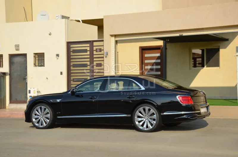 2022 بنتلي كونتيننتل فلاينج سبير دابليو 12