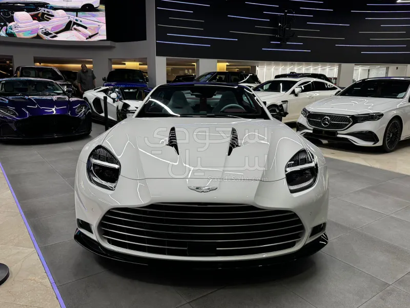 2025 استون مارتن فانكويش