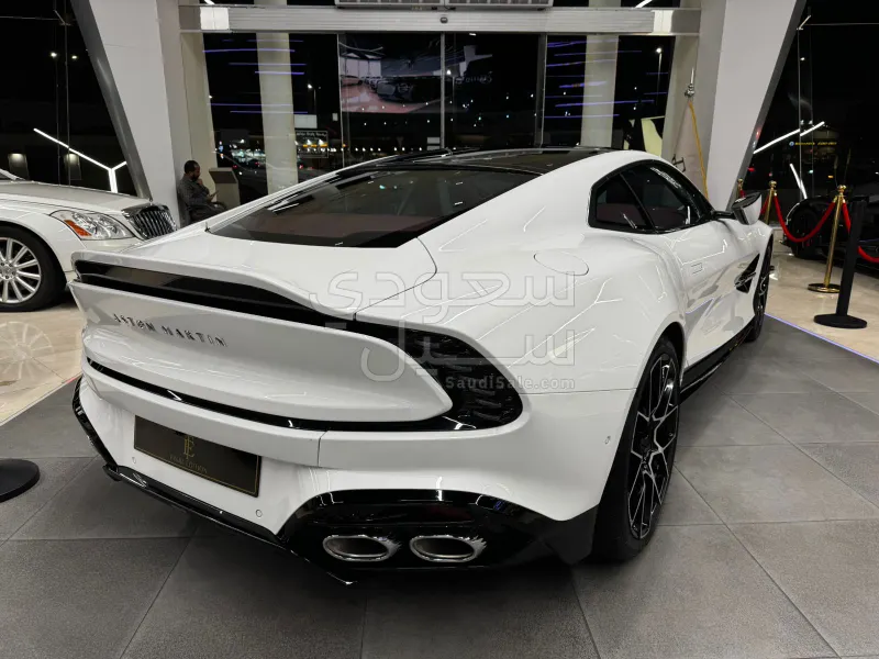 2025 استون مارتن فانكويش