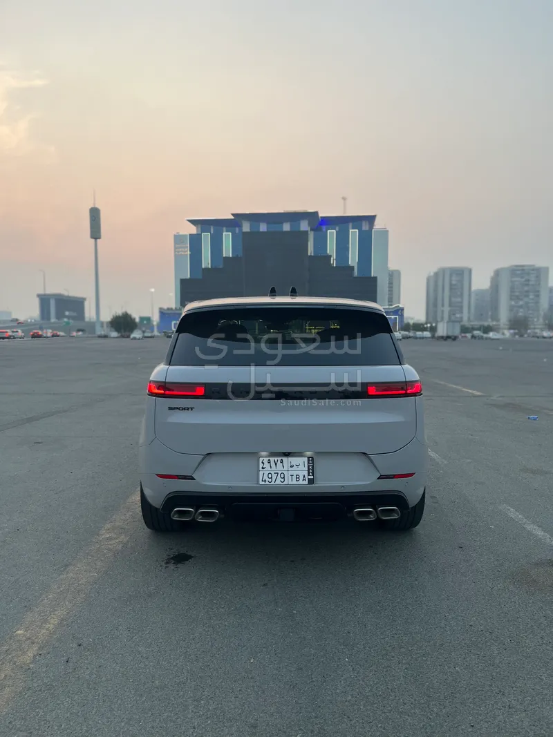 2025 لاند روفر رينج روفر سبورت اس اي ار دايناميك