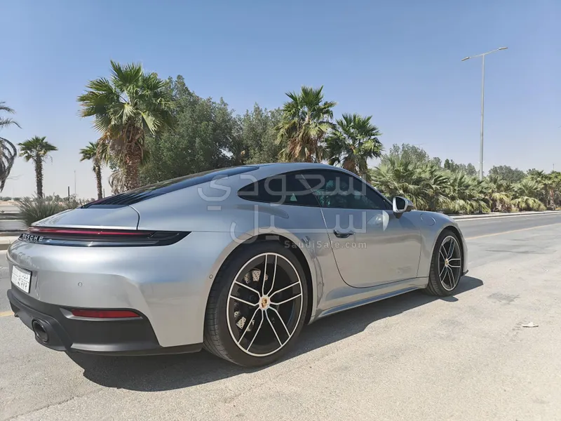 2025 بورش 911 كاريرا