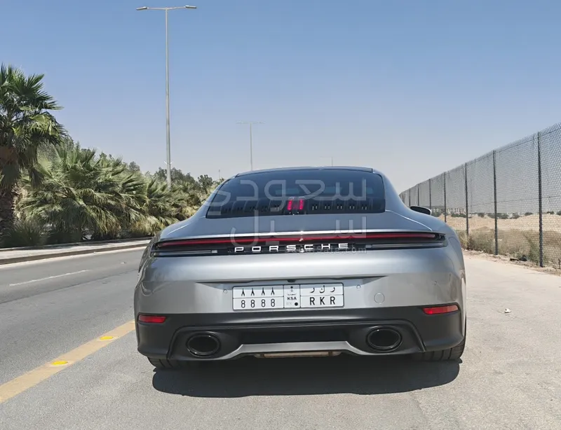 2025 بورش 911 كاريرا
