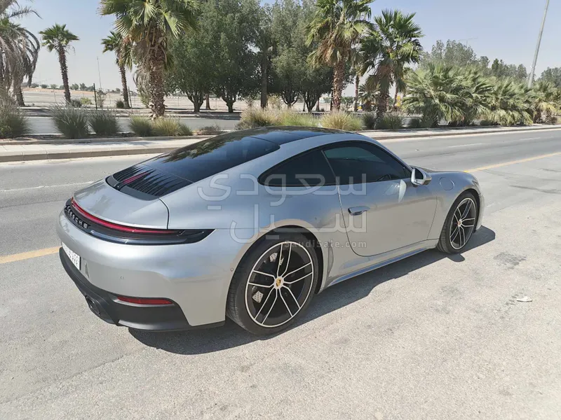 2025 بورش 911 كاريرا