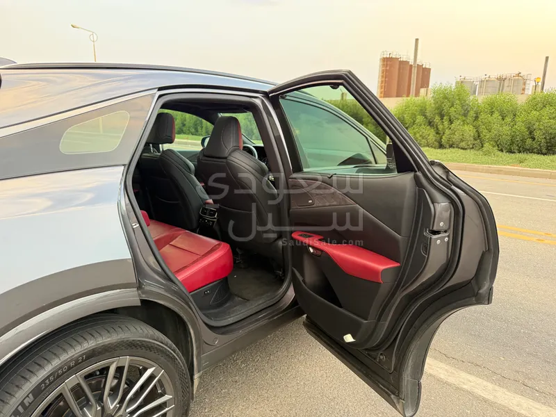 2024 لكزس أر إكس 500إتش