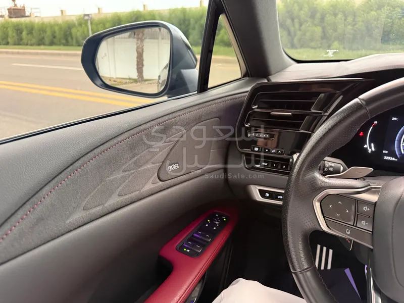 2024 لكزس أر إكس 500إتش