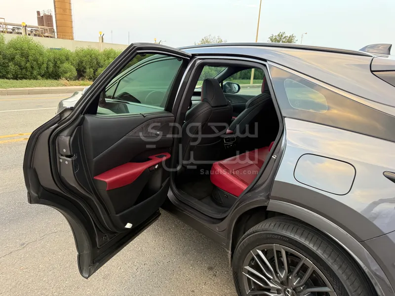 2024 لكزس أر إكس 500إتش