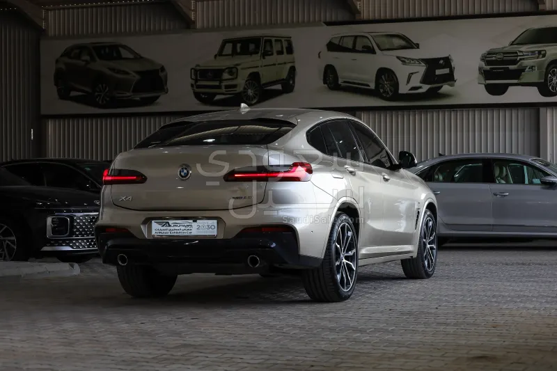 2020 بي ام دبليو الفئة اكس 4