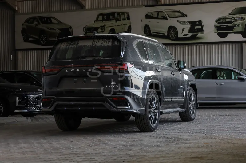 2025 لكزس إل إكس 600 إف