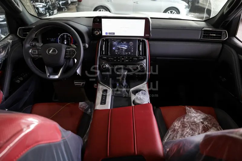 2025 لكزس إل إكس 600 إف