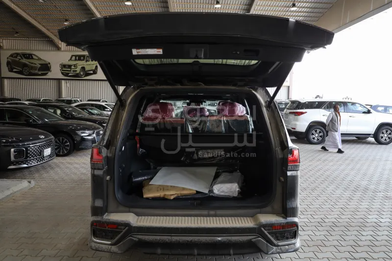 2025 لكزس إل إكس 600 إف