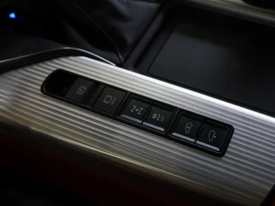 2025 لكزس إل إكس 600 إف