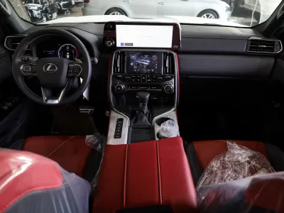 2025 لكزس إل إكس 600 إف