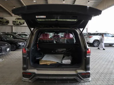 2025 لكزس إل إكس 600 إف