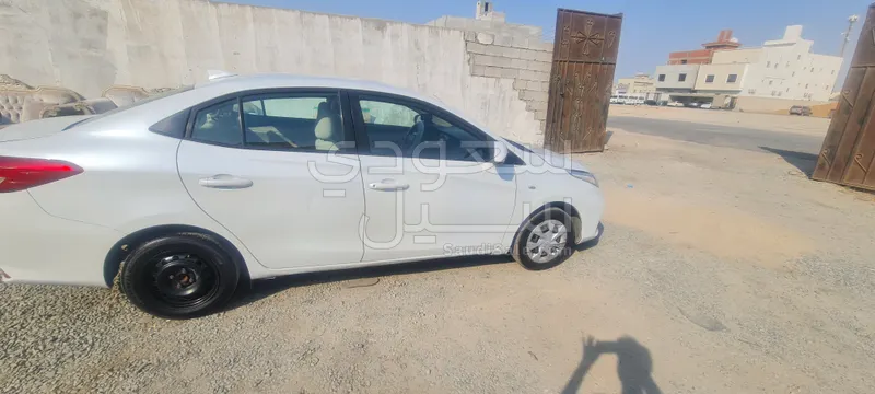 2021 تويوتا ياريس