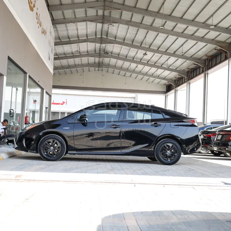 2021 تويوتا بريوس