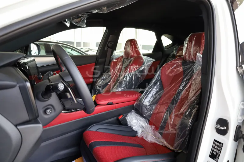 2025 لكزس إن إكس 300 اف سبورت