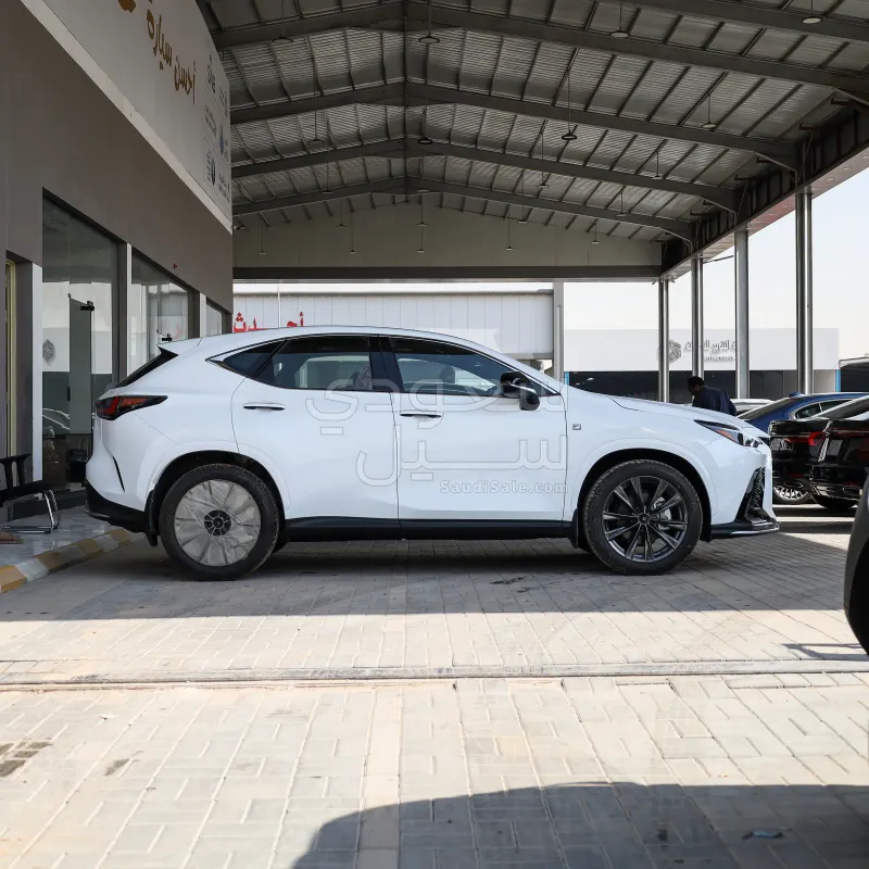 2025 لكزس إن إكس 300 اف سبورت