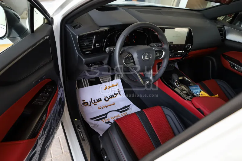 2025 لكزس إن إكس 300 اف سبورت