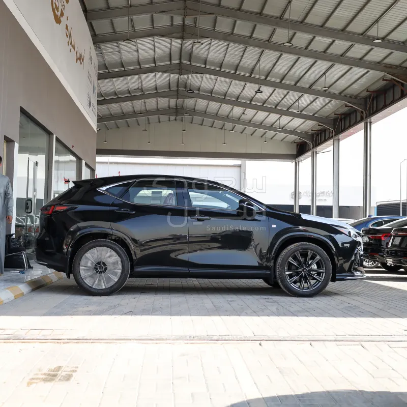 2025 لكزس إن إكس 300 اف سبورت