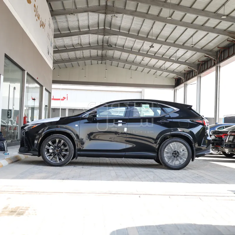 2025 لكزس إن إكس 300 اف سبورت