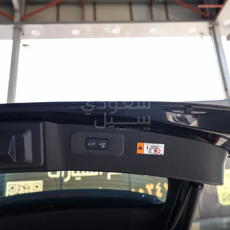 2025 لكزس إن إكس 300 اف سبورت