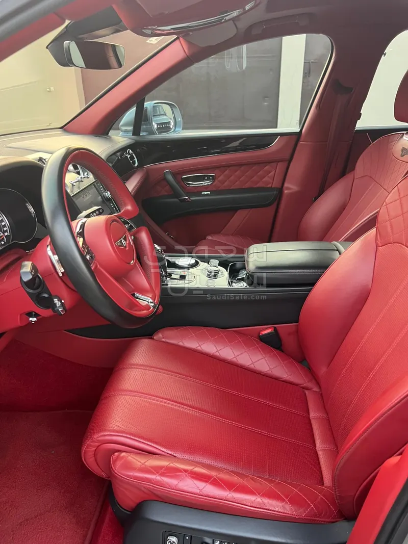 2017 بنتلي بنتايجا الاصدار الاول