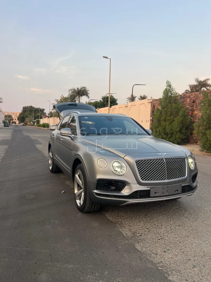 2017 بنتلي بنتايجا الاصدار الاول