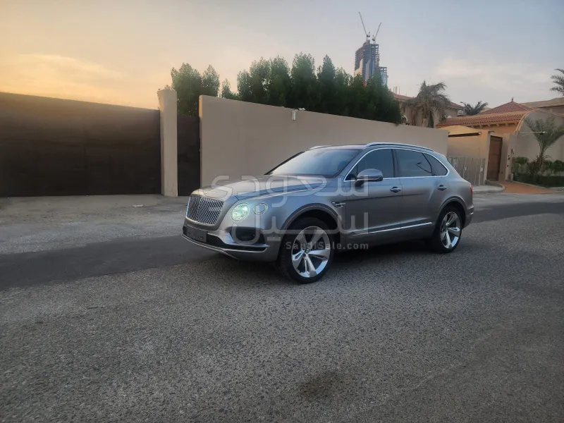2017 بنتلي بنتايجا الاصدار الاول