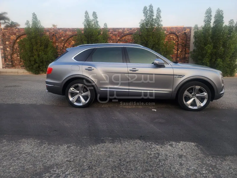 2017 بنتلي بنتايجا الاصدار الاول