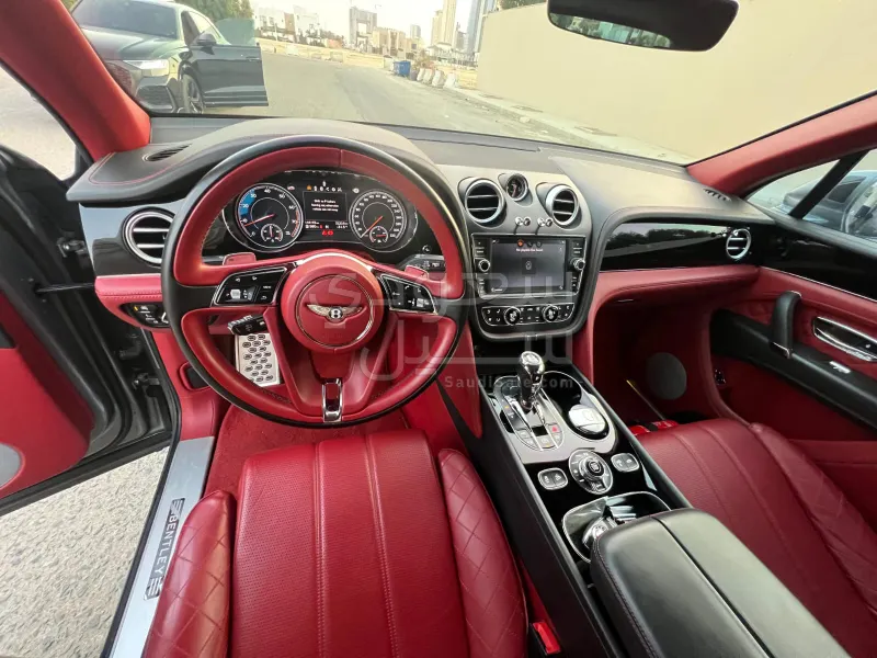 2017 بنتلي بنتايجا الاصدار الاول