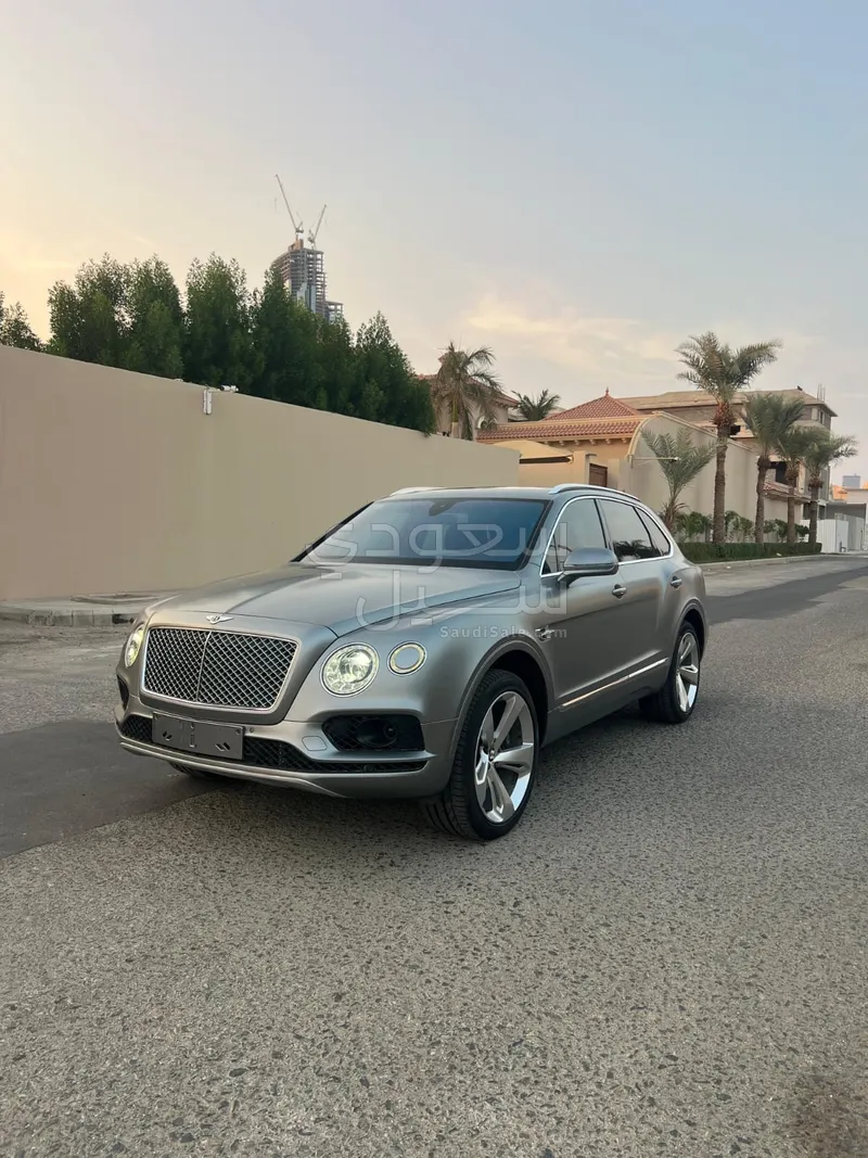 2017 بنتلي بنتايجا الاصدار الاول