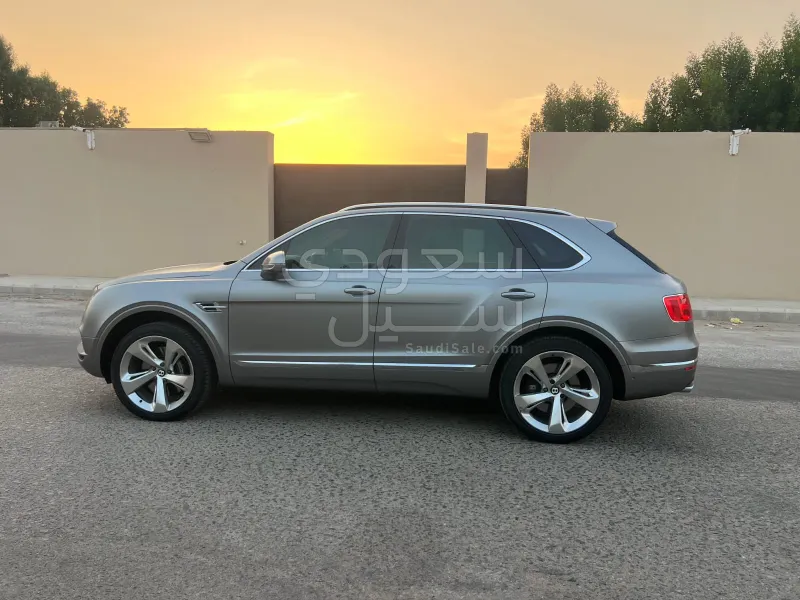 2017 بنتلي بنتايجا الاصدار الاول