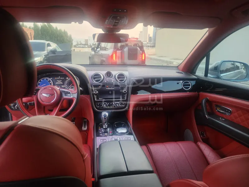 2017 بنتلي بنتايجا الاصدار الاول