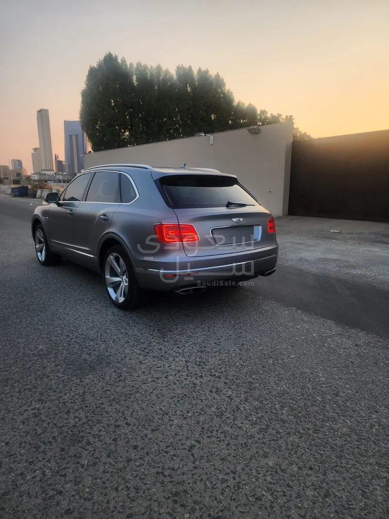 2017 بنتلي بنتايجا الاصدار الاول