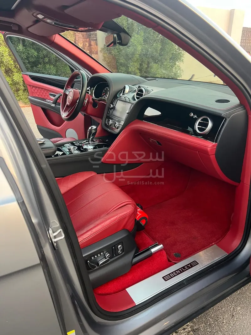 2017 بنتلي بنتايجا الاصدار الاول