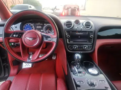 2017 بنتلي بنتايجا الاصدار الاول