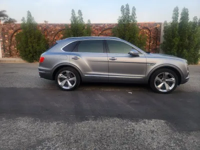 2017 بنتلي بنتايجا الاصدار الاول