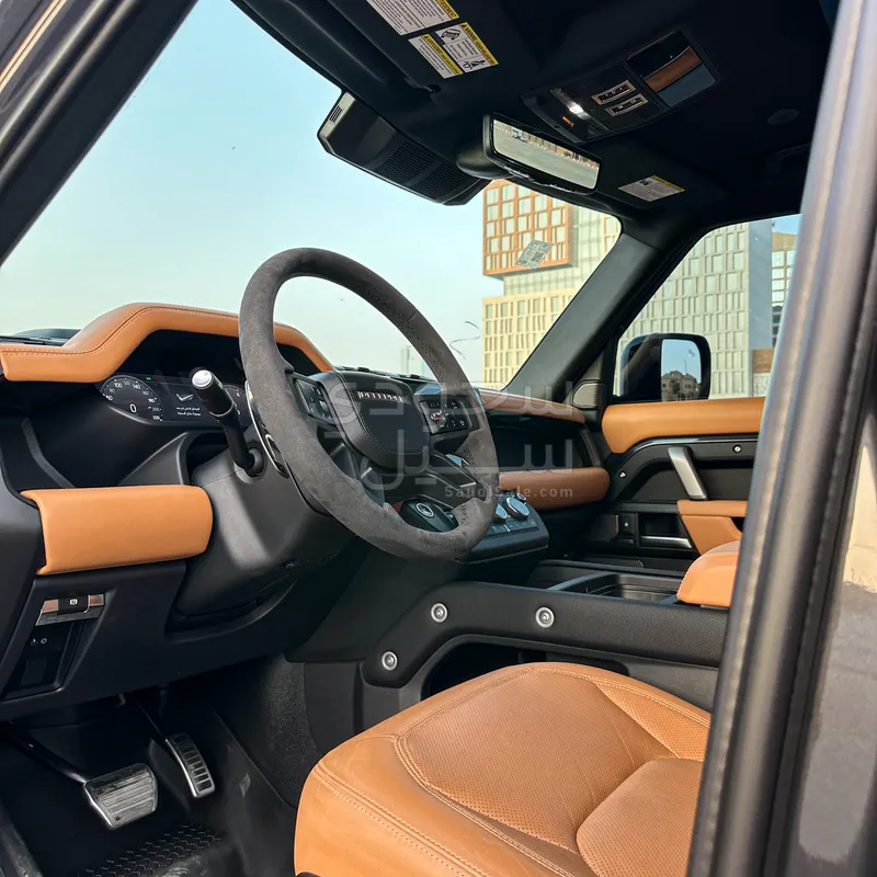 2024 لاند روفر ديفيندر إصدار كارباثيان