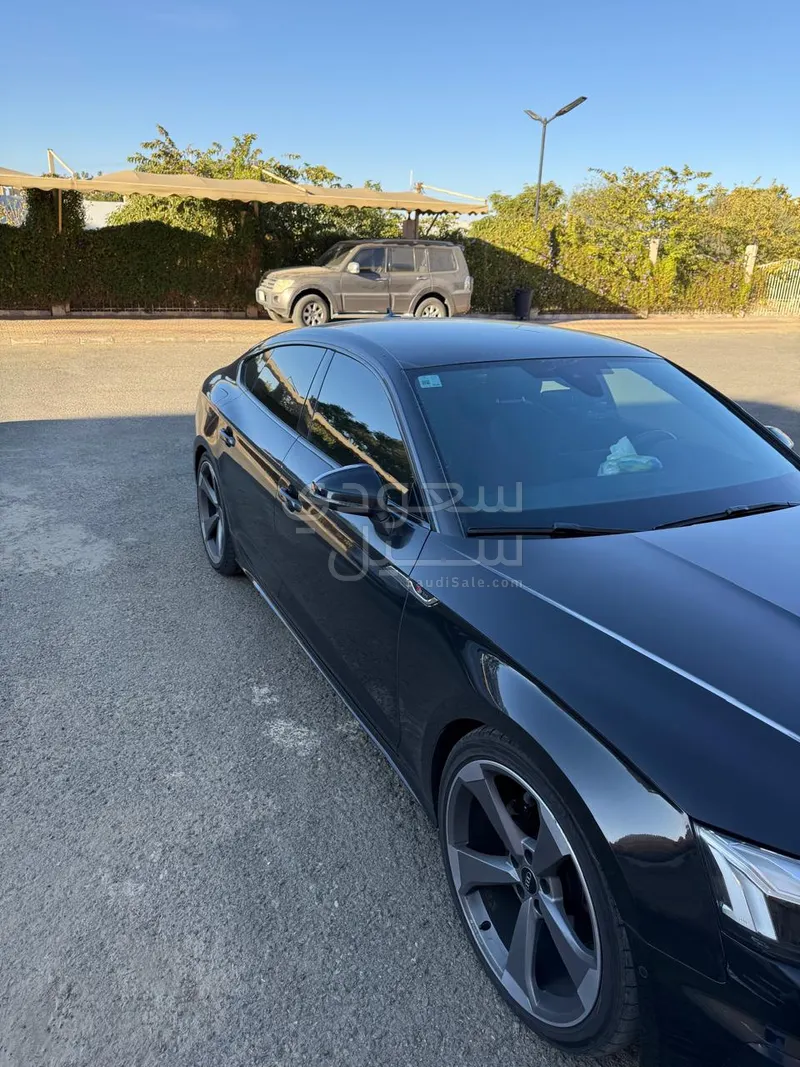 2022 اودي اي 5 40 تي اف اس اي اس لاين