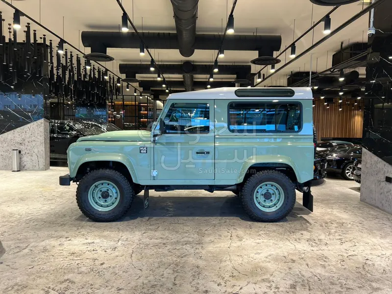 2016 لاند روفر ديفيندر 90