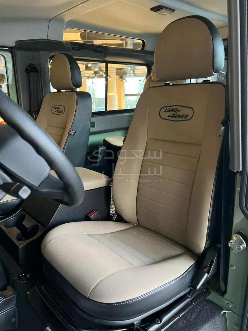 2016 لاند روفر ديفيندر 90