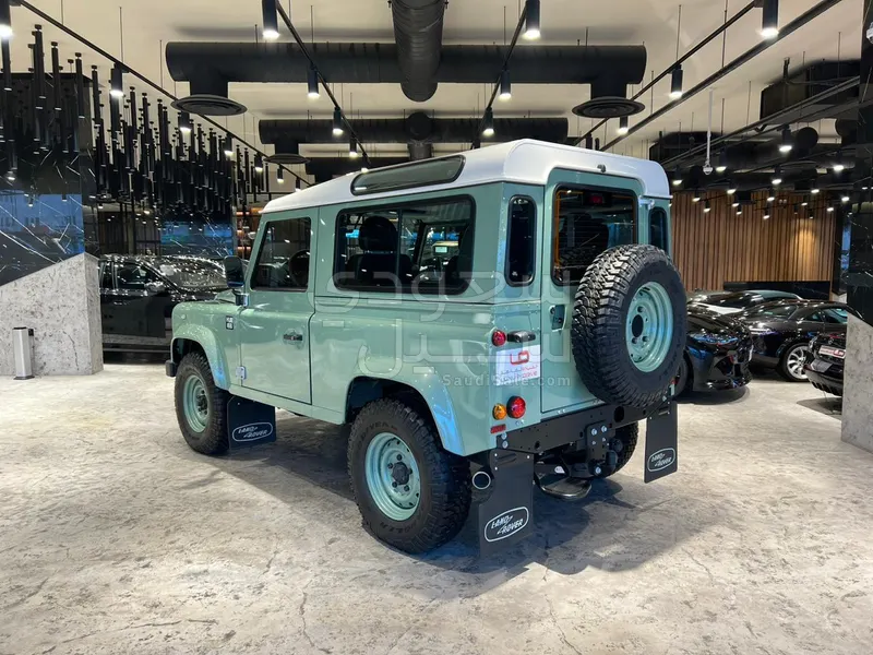 2016 لاند روفر ديفيندر 90