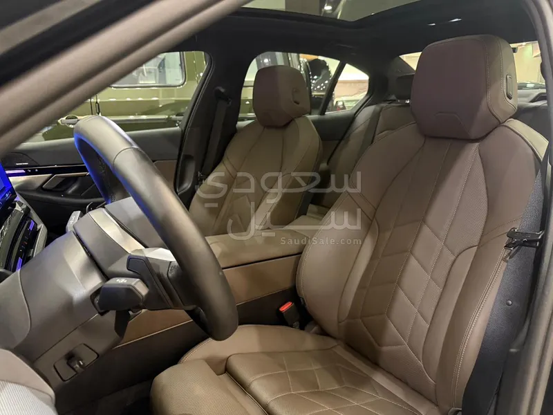 2024 بي ام دبليو الفئة الخامسة 520 أي إم كت