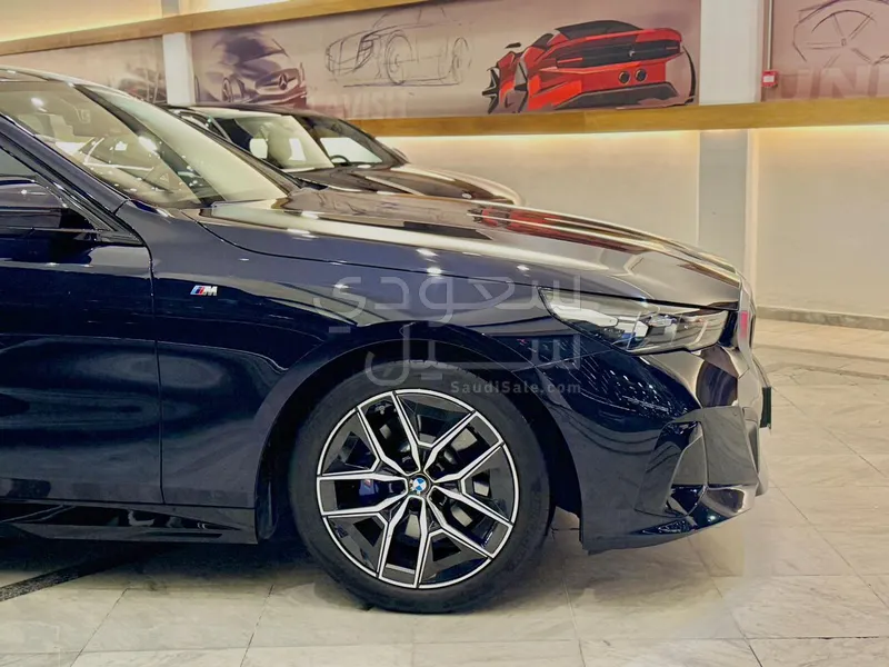 2024 بي ام دبليو الفئة الخامسة 520 أي إم كت