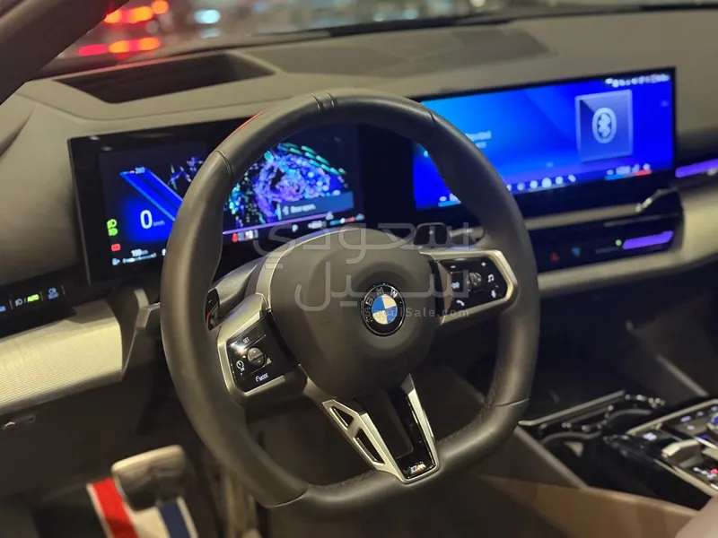 2024 بي ام دبليو الفئة الخامسة 520 أي إم كت