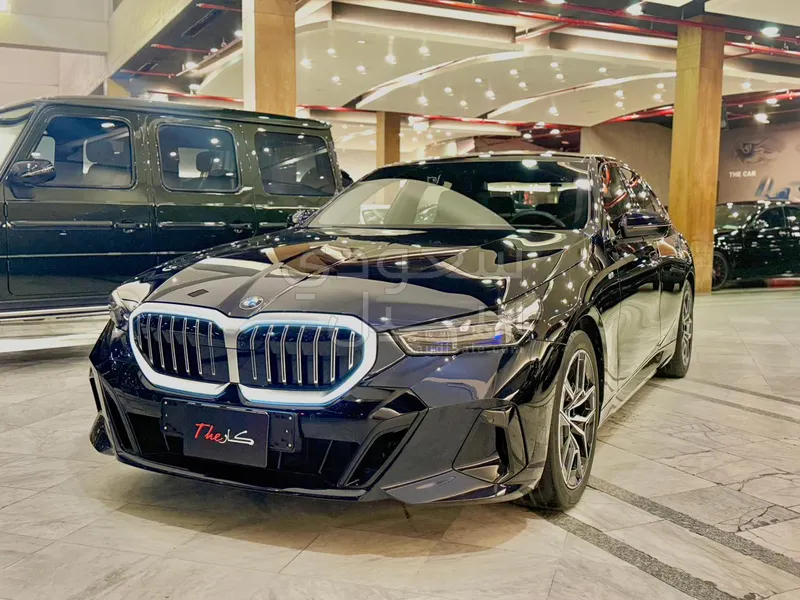 2024 بي ام دبليو الفئة الخامسة 520 أي إم كت