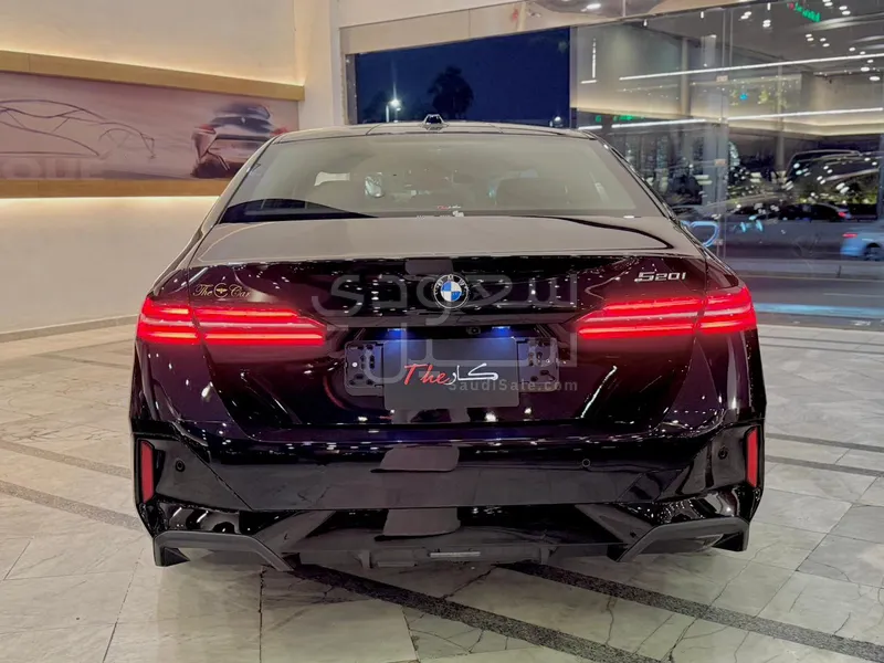 2024 بي ام دبليو الفئة الخامسة 520 أي إم كت